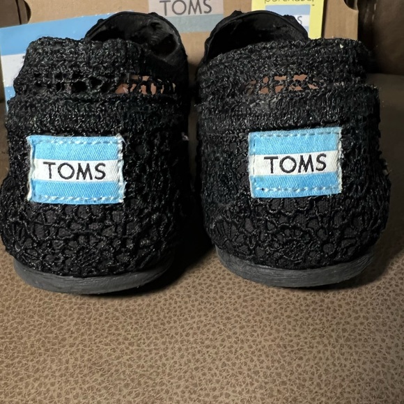 Toms Classic Crochet Slip-On Flat - Picture 13 of 14